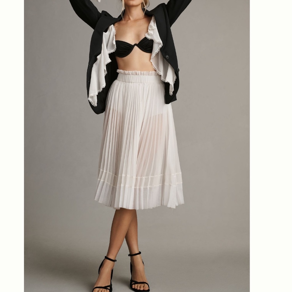 White pull on skirt NWT
